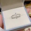 Anel Doce Versátil e Moderno com Design de Nicho de Alta Qualidade, Anel de Dedo Indicador Aberto Ajustável, Joia Estilo Ins de Luxo Leve para Mulheres