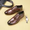 Novos sapatos de couro masculinos estilo britânico 2026 com bico redondo, sapatos formais derby brogue para escritório e casamento