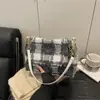 Bolsa Feminina Casual Retrô de Lã Xadrez 2025 Outono Nova Moda Simples Grande Capacidade Bolsa de Ombro com Corrente Transversal