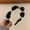 Banda para el pelo trenzada con contraste y diseño de explosión de cuadrados rojos de Internet, banda para el pelo de borde ancho, antideslizante, de alta gama, estilo nuevo 2023 para mujer