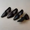 Sapatos de salto único retrô simples Chuyuji 2026, design estiloso e versátil, salto grosso, bico fino, novos mocassins de outono e inverno
