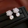 Pendientes de Reloj de Bolsillo Asimétricos con Incrustaciones de Perla de Aguja Plateada y Diamante Pendientes de Botón Exquisitos Retro Franceses con Sentido de Diseño Pendientes de Nicho Venta al por Mayor