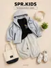 Conjunto deportivo de otoño para niños: un conjunto de tres piezas para niños, que incluye una chaqueta con capucha, una camisa polo estampada y pantalones jogger de corte holgado