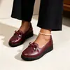 Zapatos de cuero de talla grande para todas las estaciones, suela blanda, antideslizantes, cómodos, suela de poliuretano, estilo chino, zapatos sencillos para mujeres de mediana edad y mayores, estilo étnico