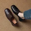 Zapatos de tacón grueso retro de una sola pieza para mujer 2026 Primavera Otoño Moda Nuevo estilo Estilo británico Sin cordones Zapatos pequeños de cuero Mocasines de tacón medio