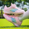 Nuevos zapatos de fútbol bajos para niños con botones giratorios, diseño sin cordones, adecuados para entrenamiento de fútbol sala y correr