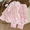 Promoción de transmisión en vivo de primavera: pijama nuevo para mujer, con un cárdigan de doble capa y cuello estiloso, estampado creativo y sencillo de nubes, y suave tejido de algodón de manga larga