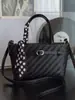 Bufanda de Seda de Alta Gama con Textura, Moda de Nicho, Bolso Pequeño Cuadrado para Mujer, Nuevo Estilo Otoño e Invierno 2025, Bolso Cruzado Simple Retro