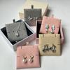 Venta de Liquidación del Fabricante de Bolsas para Joyería de Terciopelo Ultrafino con Broche de Presión, Bolsitas de Lujo para Aretes, Soportes para Collares de Joyería y Juegos de Bandejas Interiores