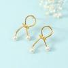 Pendientes de perlas dulces con diseño de nudo de personalidad para mujer, pendientes pequeños Joker con personalidad coreana, venta directa de fábrica