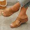 Comercio exterior transfronterizo, nuevos chanclas de gran tamaño para el verano de 2026, sandalias de cuña de suela gruesa para mujer, sandalias de una tira floral huecas