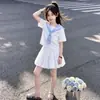 Conjunto de Dos Piezas Verano 2026 Estilo Universitario Nuevo Camiseta de Manga Corta con Cuello Marino Falda de Botones Fresca Dulce con Lazo