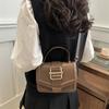 Bolso de mujer personalizado de moda simple 2025, nuevo bolso de hombro portátil de nicho, bolso cruzado retro con texto, bolso cuadrado pequeño para ir al trabajo.
