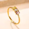 Anillo de acero inoxidable de moda transfronterizo, anillo de circón colorido elegante de lujo ligero, anillo de pareja chapado en oro de 18k, joyería para la mano