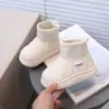 Botas de Neve Estilo Coreano para Crianças, Botas Curtas Estilosas com Forro de Lã, Novo Modelo Inverno 2025, Sapatos Quentes de Algodão para Meninos e Meninas, Modernas