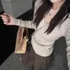 Camisa Base Versátil Ajustada para Primavera y Otoño, Top Elegante de Manga Larga, Estilo Suave, Suéter de Punto de Color Sólido con Cuello para Mujer