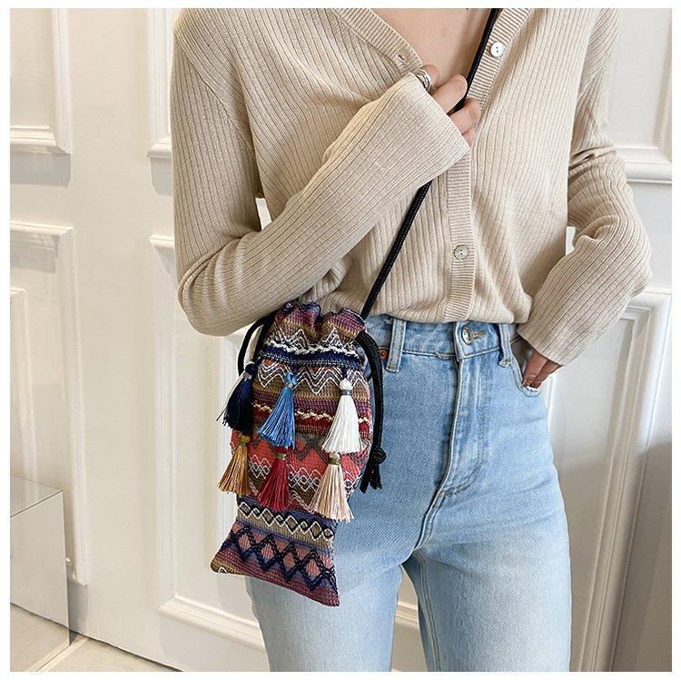 包包女可爱小挎包小鱼包云南民族风刺绣可爱逛街女士手机包单肩包