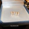 Pendientes de botón con forma de fritillary con letras de circonita y aguja de plata de Corea del Sur, elegantes, ligeros, de lujo, estilo frío, sencillos, para mujer.