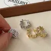Aretes Metálicos Irregulares para Mujer, Estilo Retro Simple, Elegantes Ear Cuffs, Diseño de Nicho de Lujo Ligero, Aretes de Gama Alta