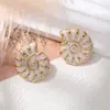 Brincos em formato de concha, muito procurados e em estoque, brincos de concha em cores dopamina, modernos e versáteis, brincos de nicho e de alta qualidade