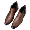 Botines elásticos estilo Chelsea para hombre con estampado de avestruz en relieve, transfronterizos, de fábrica, de vestir, tacón bajo, amplio stock en almacén, pedidos pequeños rápidos