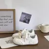 Zapatillas de entrenamiento alemanas ligeras y versátiles para mujer, nuevas zapatillas casuales versátiles de moda otoño 2026, zapatos planos blancos para estudiantes