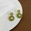 Novos Brincos de Margarida Branca Fresca Estilo Francês, Brincos de Nicho com Vibe de Férias Rejuvenescedora, Versáteis para Rostos Redondos, Realçam a Elegância