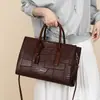 2025 Nova Bolsa Transfronteiriça para Sogra Conjunto de Três Peças Bolsa Feminina Couro Macio Bolsa de Mão Feminina Moda Europeia e Americana Bolsa de Ombro