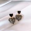 Aretes de Corazón con Strass Negro y Aguja de Plata, Aretes de Corazón Color Melocotón Clásicos, Modernos y Elegantes, Aretes de Lujo Ligero de Alta Gama para Mujer