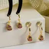 Moda Outono e Inverno Novo Estilo Chinês Brincos de Zircônia Vermelha em Forma de Cabaça Clipe de Orelha em Formato de Espiral de Mosquito Design Único Brincos Elegantes para Mulheres