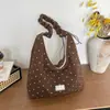 Bolsa Transversal Pequena Fresca Estilo Novo de Primavera Grande Capacidade Flor Plissada Bolsa de Ombro Único Feminina Estilo Coreano Bolsa Tote Relaxada
