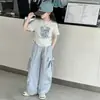 Conjunto de camiseta de manga corta y pantalones para niña de verano ropa infantil camiseta de manga corta para niña con lazo y pantalones cargo conjunto de dos piezas moderno