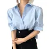 Camisa de verano coreana chic, azul suave y delicada, con cuello, sutil pliegue en la espalda y dobladillo suelto, top de manga corta