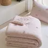 2026 Novo Ins Desenho Animado Fofo Um Lado Malha de Leite Algodão Um Lado Veludo de Feijão Calmante Colcha de Primavera Outono Colcha de Inverno Colcha