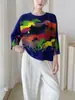 Venta directa de fábrica, nuevo top para mujer, cuello redondo, mangas murciélago estampadas, corte holgado, talla grande, adelgazante y favorecedor, es una camiseta Miyake