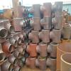 Los fabricantes producen y venden tees térmicos de acero al carbono, tees de gas, tees de costura recta y tes alargadas.