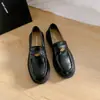Estilo Novo Primavera e Outono Couro Macio Moeda de Ouro Estilo Britânico Bico Redondo Slip-on Pessoa Preguiçosa Solado Grosso Salto Bloco Mocassins Sapatos Individuais Sapatos de Couro Mulheres