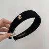 Diadema Ancha Minimalista con Rayas Diagonales para Mujer, Sensación de Alta Gama, Nuevo Estilo Otoño e Invierno 2026, Elegante Diadema Tejida para Mujer con Volumen Craneal Alto