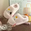 Fofas pantufas de gatinho de pelúcia para outono e inverno, espessadas e antiderrapantes, adequadas para uso interno, disponíveis em pares para casais e também para homens