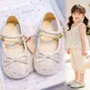 Sapatos Infantis Princesa Laço 2026 Primavera/Outono Novos Sapatos Rasos com Lantejoulas para Crianças Médias/Grandes Sapatos de Couro para Dança de Meninas Pequena Princesa