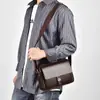 Bolsa Cruzada para Hombre de Venta Caliente Transfronteriza Moda Casual Retro Bolsa Pequeña Bolso de Hombro Único Bolso de Hombre de Moda Almacenamiento Conveniente de 9 Pulgadas