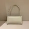 Bolso de axila retro de nicho de lujo ligero para mujer, nuevo modelo primavera 2026, elegante y chic, bolso baguette simple de hombro y cruzado