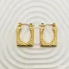 Moda Europea y Americana Pendientes de Acero Inoxidable Temperamento Dorado Versátiles Sensación de Alta Gama Resistentes al Color Retro Nicho Pendientes de Botón Adornos para Orejas