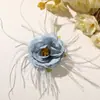Atmósfera Perezosa de Otoño e Invierno Tela de Terciopelo y Plumas Flor de Rosa DIY Lazo para el Cabello Tocado Broche Accesorios de Flor para Ropa