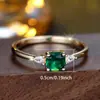 Anillo de lujo ligero vintage con forma de almohada de imitación esmeralda, chapado en oro con diamantes de talla marquesa, exquisito accesorio para el día a día para mujeres