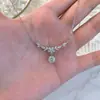 Collar colgante de diseño de nicho de moda nuevo de Xiaohongshu para mujer, adecuado para uso diario, lujo ligero, cadena para la clavícula versátil