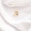 Broche de Laço Coração Simples para Mulheres, Corsage de Luxo, Alfinete Anti-Exposição para Gola Feminina, Alfinete de Cardigã, Acessório de Roupa