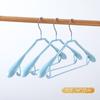Colgador de cucharas multicolor sumergido en plástico tienda de ropa al por mayor perchero de ropa plástico sumergido soporte de ropa plástico antideslizante sin costuras percha de ropa de plástico metal