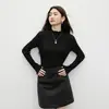 Suéter de punto negro ajustado estilo coreano, nueva moda de invierno 2025 para mujer, con ribete de volantes y cuello semi-alto, suéter elegante
