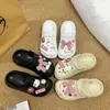Moda 2025 Rojo Cuadros Abanico Gato Kt Lindo Versátil Accesorios DIY Charms Desmontables para Zapatos para Niñas